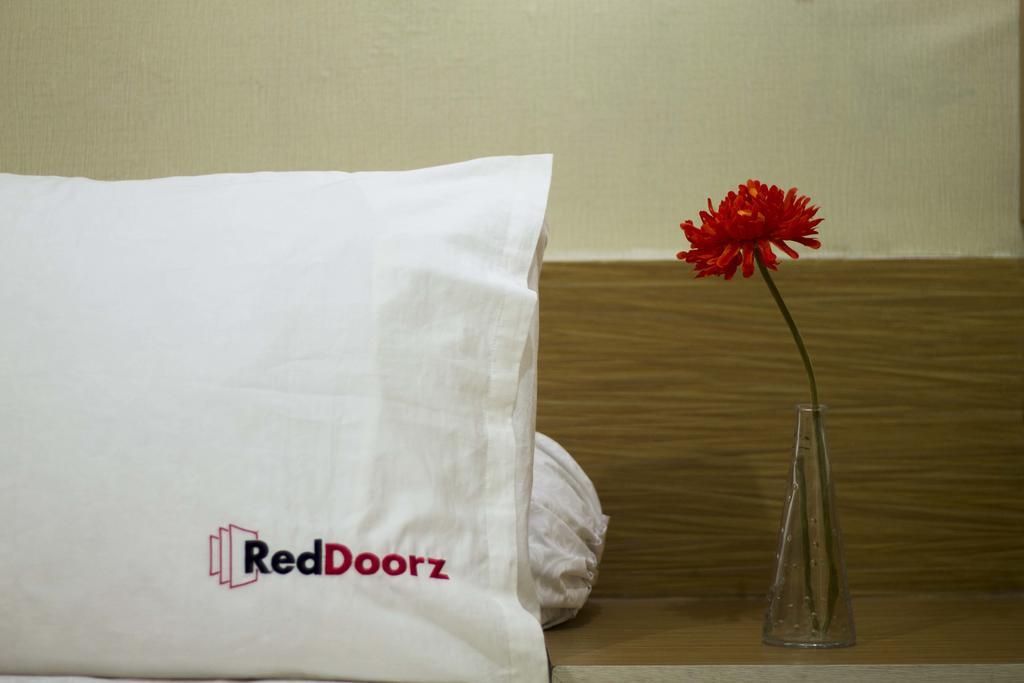 Reddoorz @ Raya Kelapa Dua Gasthuis *